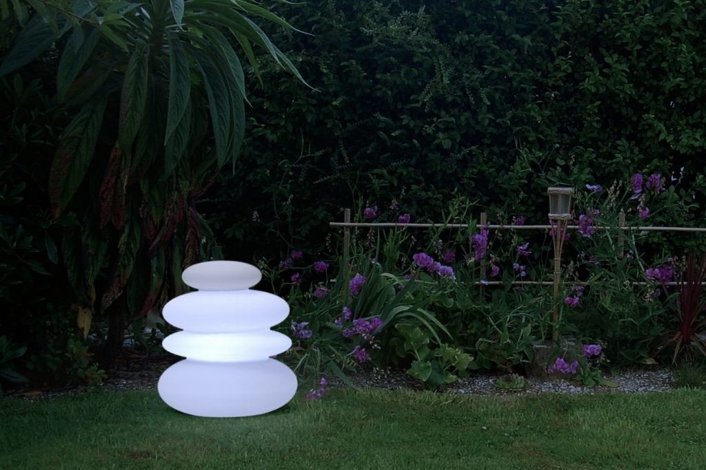 lampa ogrodowa w kształcie kamieni
