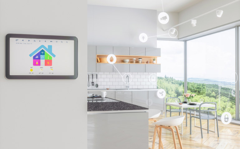 smart home panel sterujący na ścianie