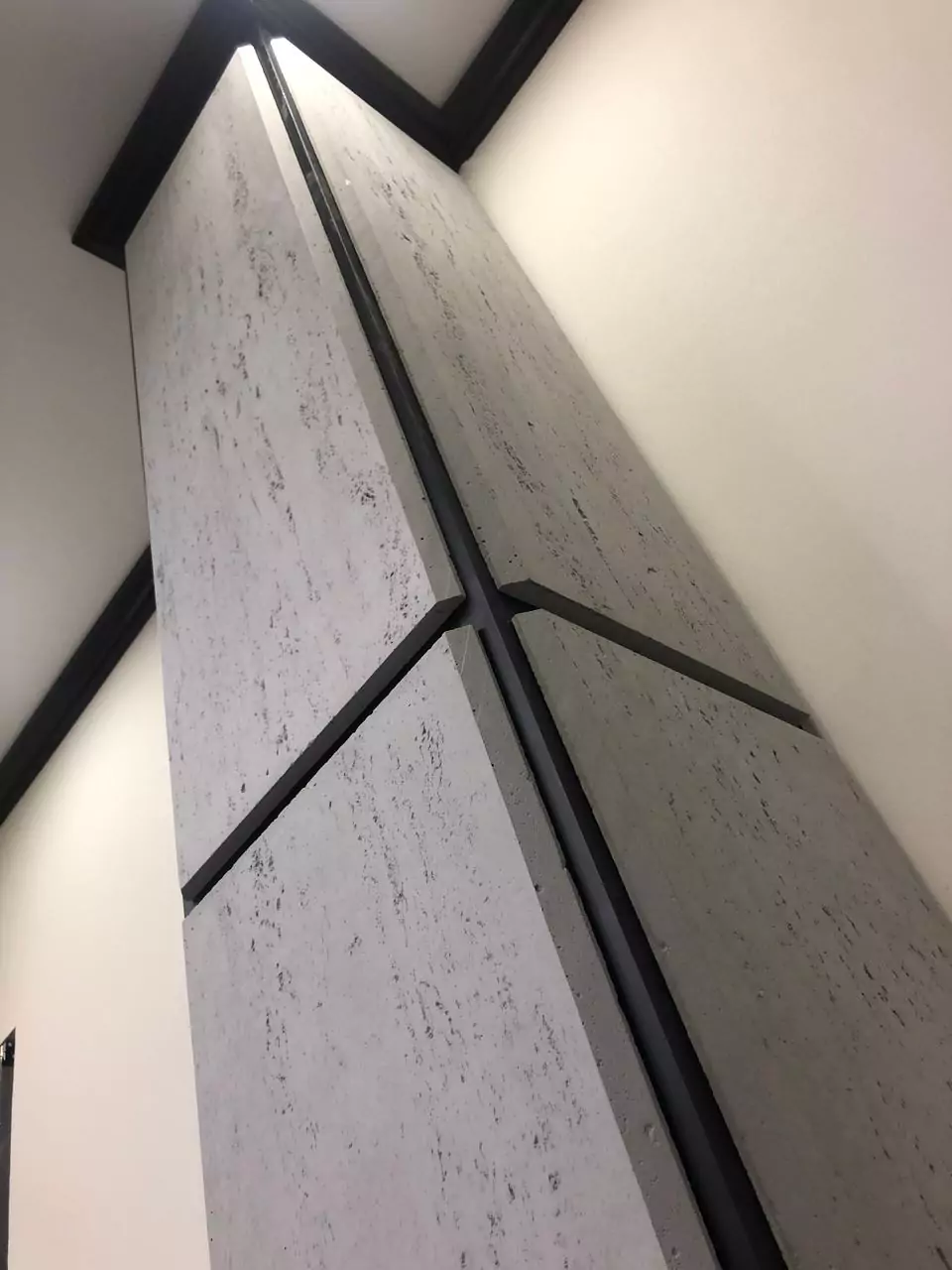 concrete-szary-betonowy-filar